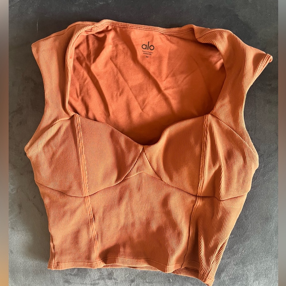 Alo ribbed sweetheart top size medium!!